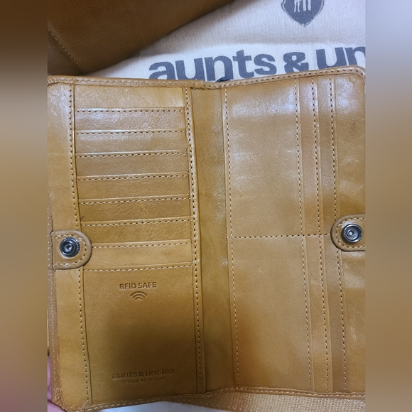 Aunts and Uncles Miss Apple Pie Messenger Bag - Picture 10 of 13